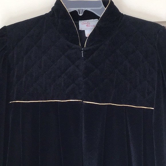 Vintage Black Velvet Robe - Picture 1 of 9